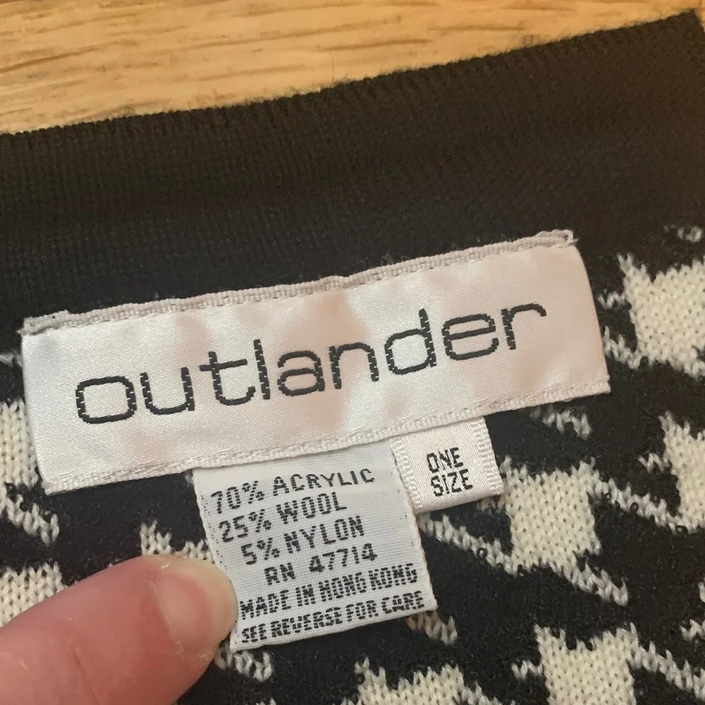 75”x 20” Outlander Shoulder Wrap Houndstooth EUC!